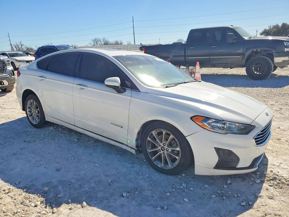 75492175 :رقم المزاد ، 3FA6P0LU4KR104987 vin ، 2019 Ford Fusion مزاد بيع