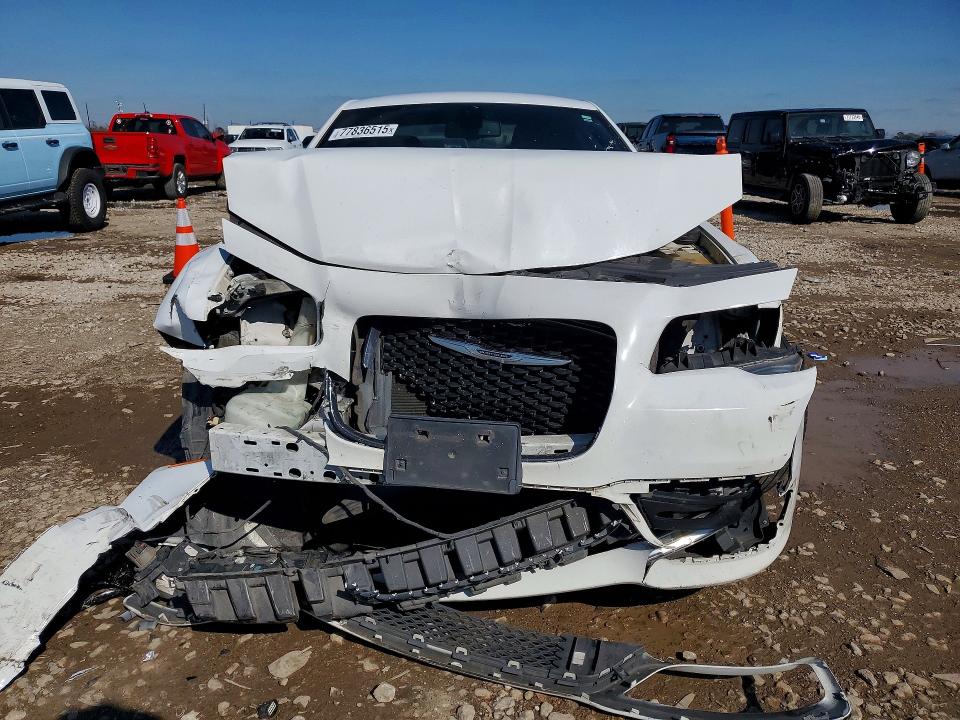 2018 Chrysler 300 მანქანა იყიდება აუქციონზე, vin: 2C3CCABG1JH142797, აუქციონის ნომერი: 77836515