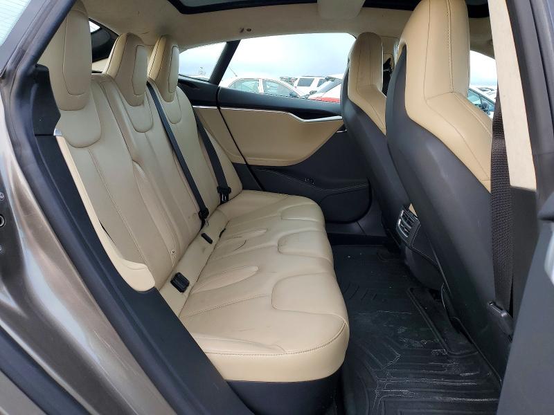 77673085 :رقم المزاد ، 5YJSA1S11FF100457 vin ، 2015 Tesla Model S مزاد بيع