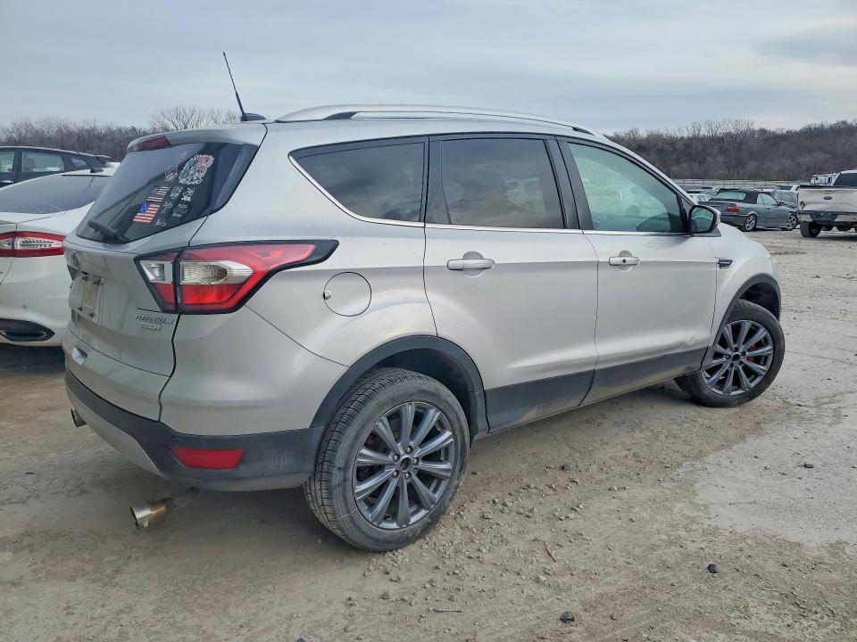 77575355 :رقم المزاد ، 1FMCU0JDXHUE57577 vin ، 2017 Ford Escape مزاد بيع