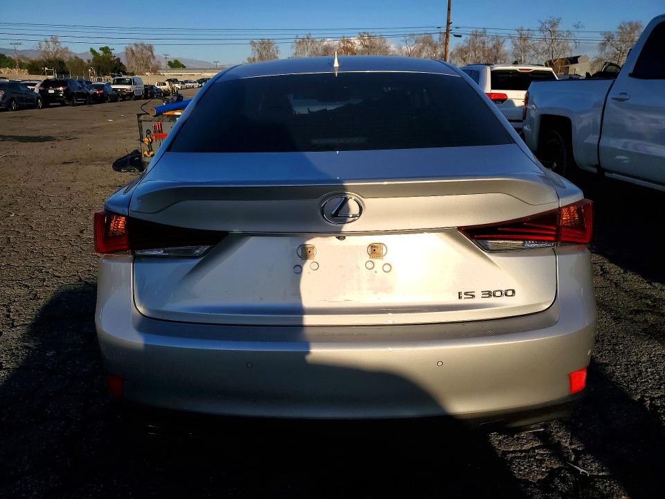 76559535 :رقم المزاد ، JTHBA1D26J5073822 vin ، 2018 Lexus Is مزاد بيع