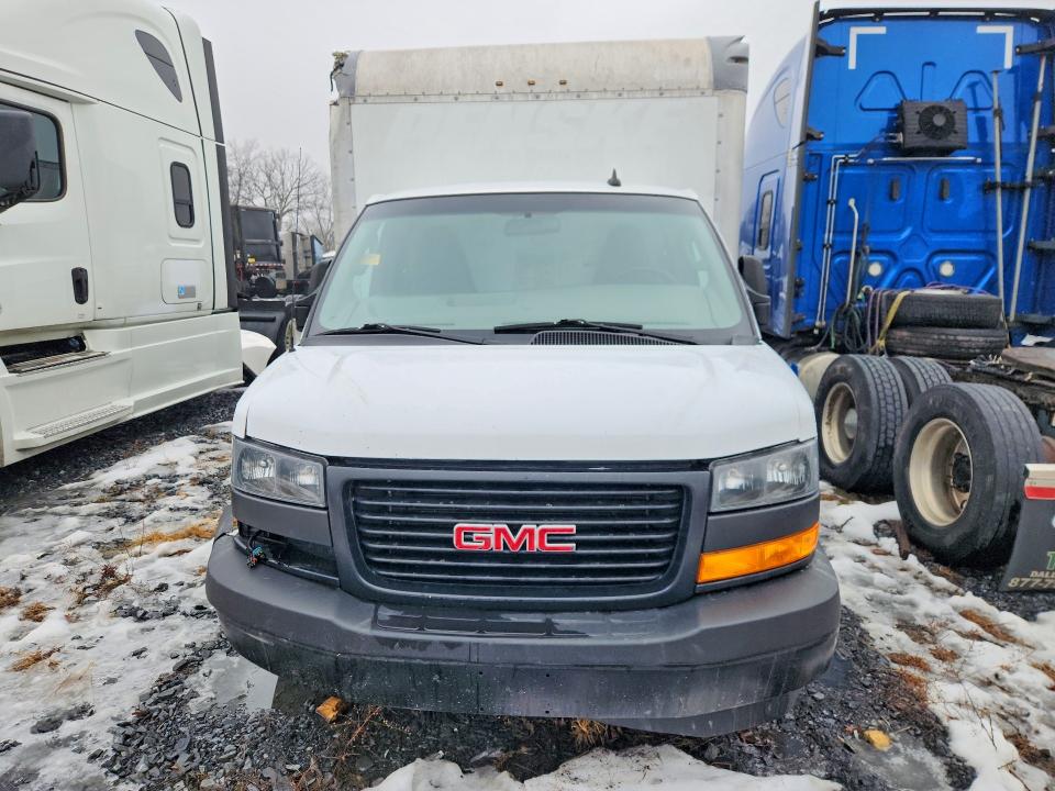 41848126 :رقم المزاد ، 7GZ37TC70NN007868 vin ، 2022 Gmc Savana مزاد بيع
