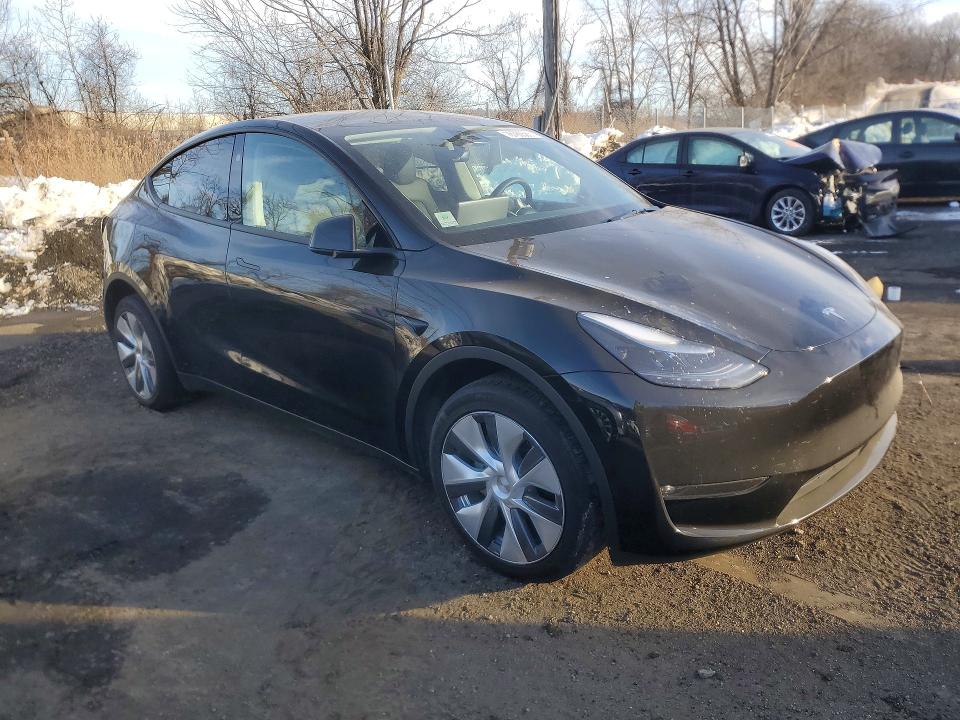 76780585 :رقم المزاد ، 7SAYGDEE8RF984770 vin ، 2024 Tesla Model Y مزاد بيع