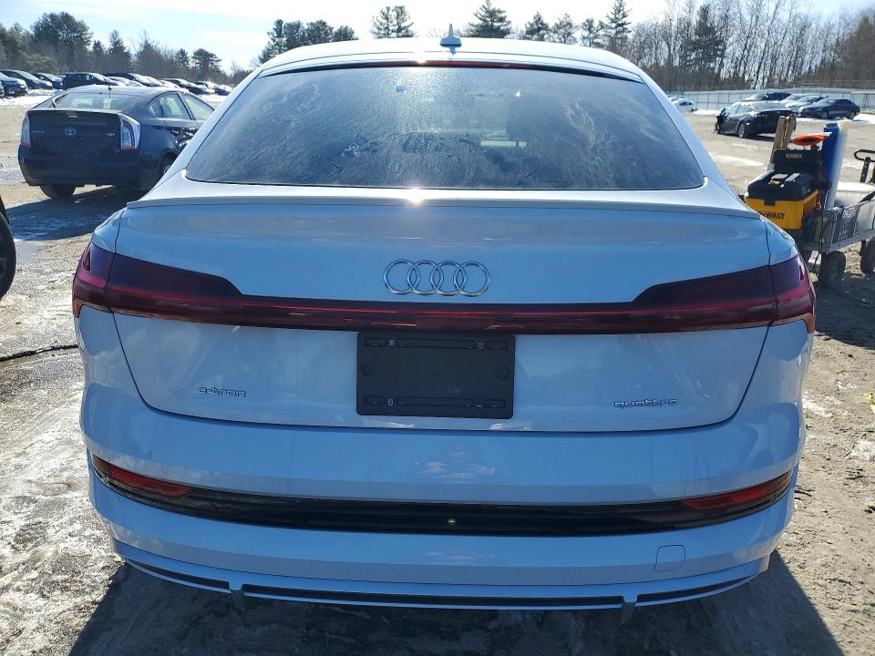 2022 Audi E-tron მანქანა იყიდება აუქციონზე, vin: WA13AAGE3NB025787, აუქციონის ნომერი: 74288535