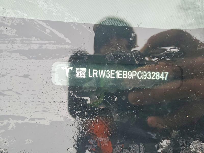 76970575 :رقم المزاد ، LRW3E1EB9PC932847 vin ، 2023 Tesla Model 3 مزاد بيع