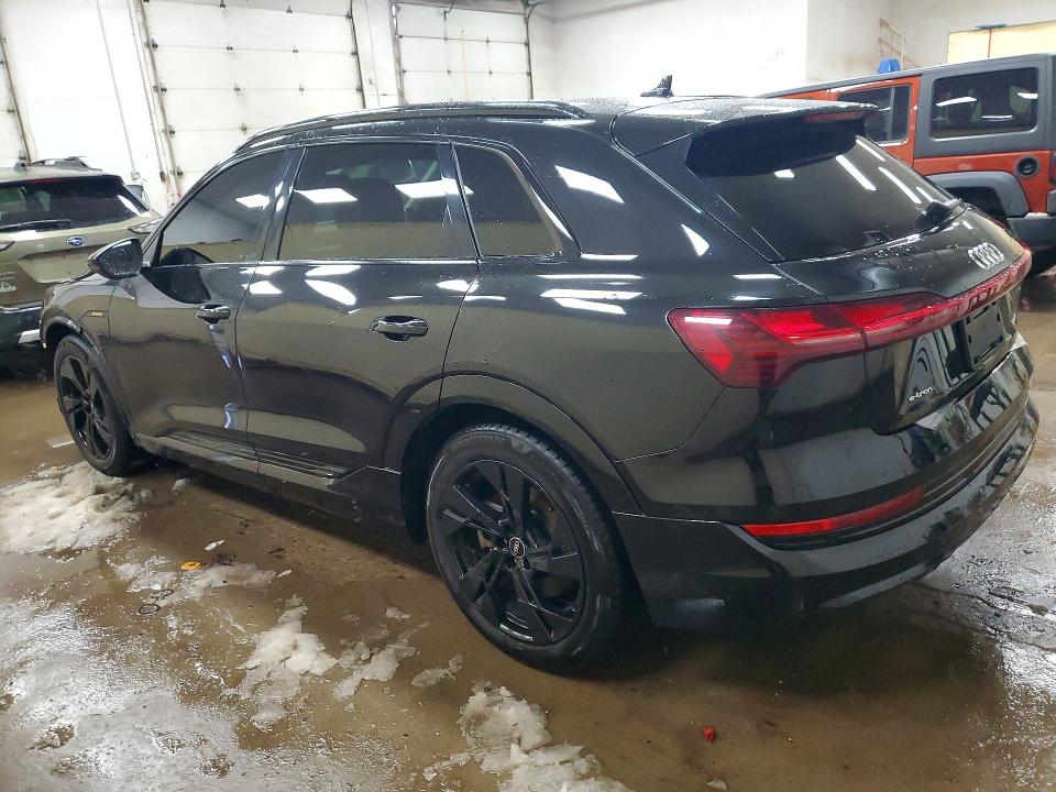 Продажа на аукционе авто 2022 Audi E-tron, vin: WA1AAAGE5NB019609, номер лота: 76046765