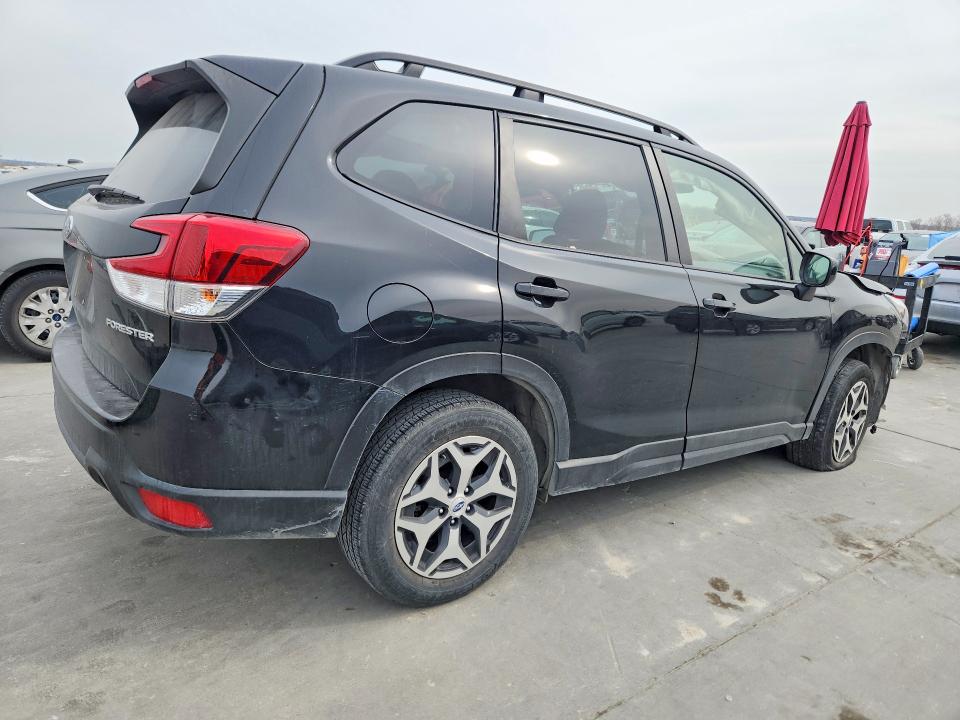 77406215 :رقم المزاد ، JF2SKADC4NH487095 vin ، 2022 Subaru Forester مزاد بيع