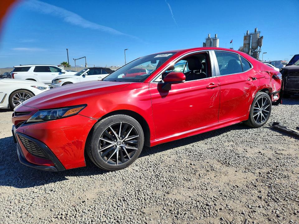 Auction sale of the 2021 Toyota Camry, vin: 4T1G11AK5MU408814, lot number: 77240875