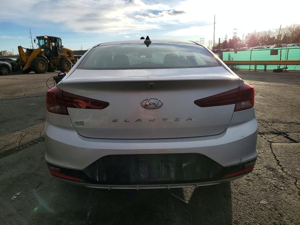 2020 Hyundai Elantra მანქანა იყიდება აუქციონზე, vin: 5NPD84LF6LH528909, აუქციონის ნომერი: 77615135