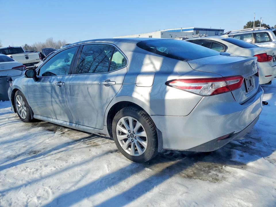 76522165 :رقم المزاد ، 4T1B11HKXKU793073 vin ، 2019 Toyota Camry مزاد بيع
