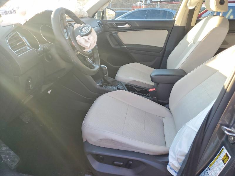 77811545 :رقم المزاد ، 3VV2B7AX2JM157875 vin ، 2018 Volkswagen Tiguan مزاد بيع