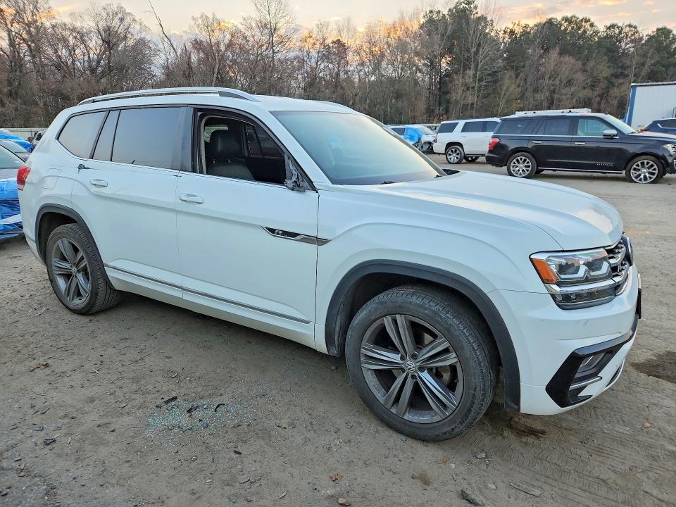 2018 Volkswagen Atlas მანქანა იყიდება აუქციონზე, vin: 1V2FR2CAXJC562972, აუქციონის ნომერი: 77010535