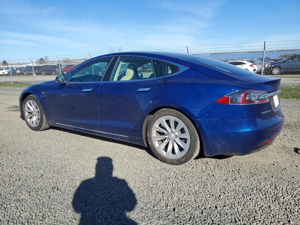 79080645 :رقم المزاد ، 5YJSA1E21HF192757 vin ، 2017 Tesla Model S مزاد بيع