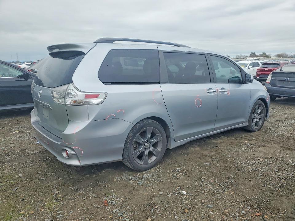 Продажа на аукционе авто 2015 Toyota Sienna, vin: 5TDXK3DC7FS623961, номер лота: 77720495