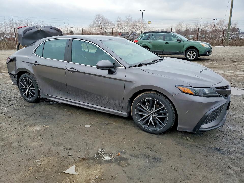 77597755 :رقم المزاد ، 4T1G11AK3MU520947 vin ، 2021 Toyota Camry مزاد بيع