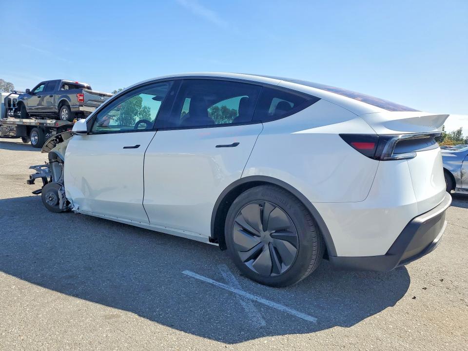 78685185 :رقم المزاد ، 7SAYGDEE4TF526263 vin ، 2026 Tesla Model Y مزاد بيع