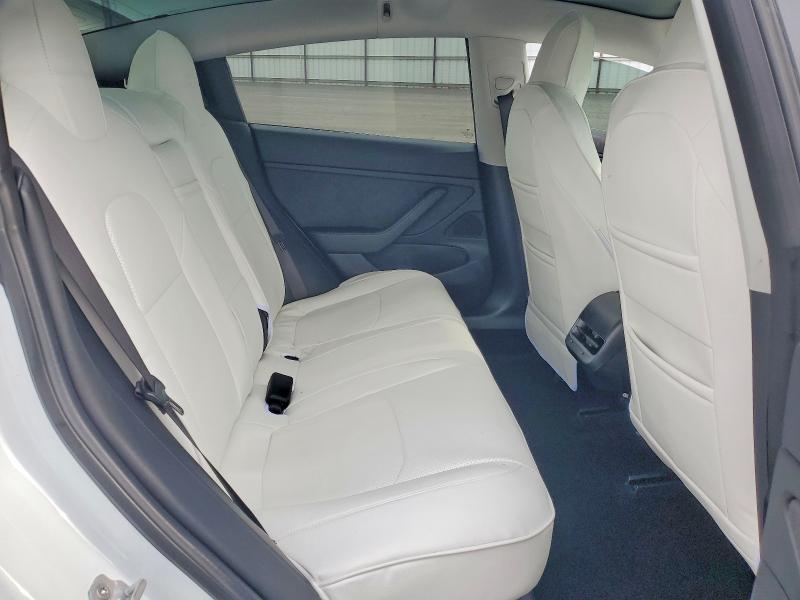 76462545 :رقم المزاد ، 5YJ3E1EA6JF076881 vin ، 2018 Tesla Model 3 مزاد بيع