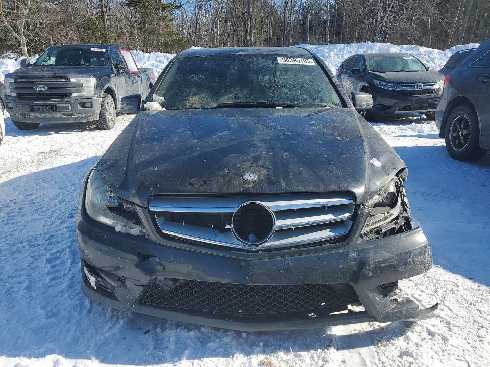 2013 Mercedes-benz C მანქანა იყიდება აუქციონზე, vin: WDDGF8AB2DA880202, აუქციონის ნომერი: 98395705