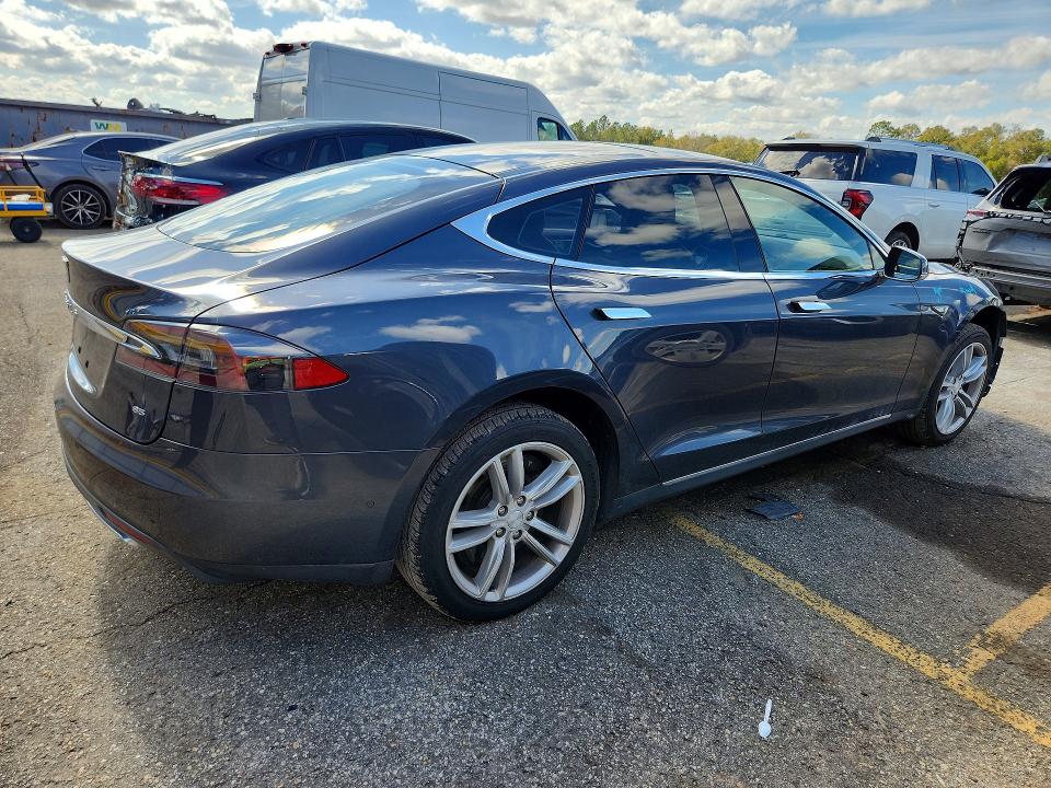 74360135 :رقم المزاد ، 5YJSA1E10FF116595 vin ، 2015 Tesla Model S مزاد بيع
