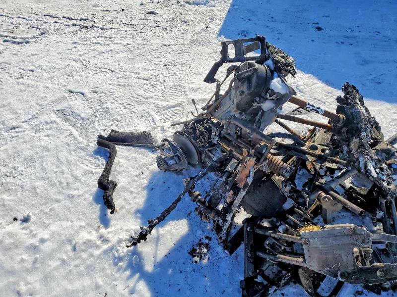 77165145 :رقم المزاد ، 4UF00SNW2YP209141 vin ، 2000 Arcc Snowmobile مزاد بيع