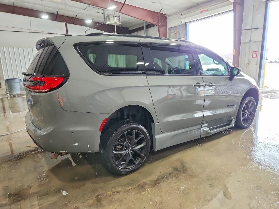 Продажа на аукционе авто 2023 Chrysler Pacifica, vin: 2C4RC1BG3PR537962, номер лота: 78736925