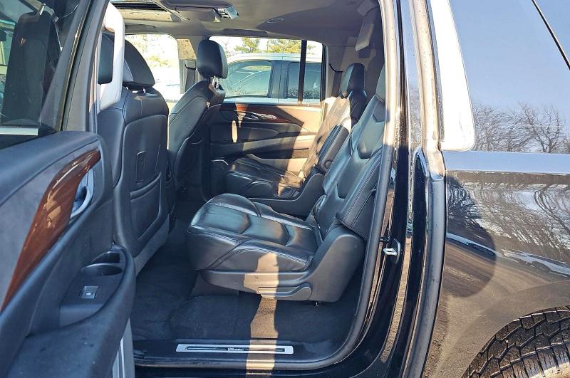 77332165 :رقم المزاد ، 1GYS4JKJ7JR335854 vin ، 2018 Cadillac Escalade E مزاد بيع