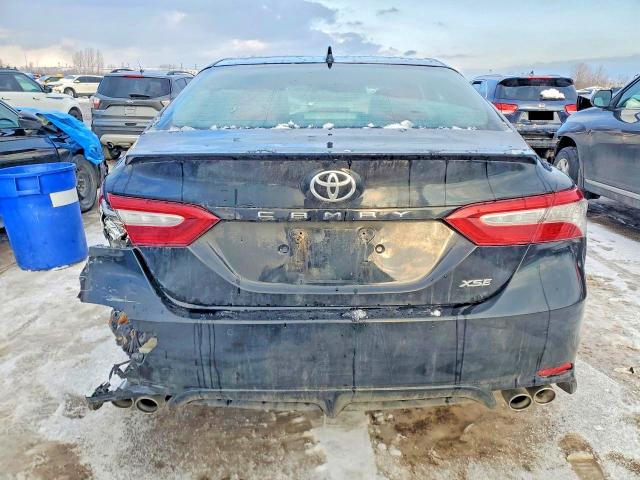 78484075 :رقم المزاد ، 4T1B61HK2JU117829 vin ، 2018 Toyota Camry مزاد بيع