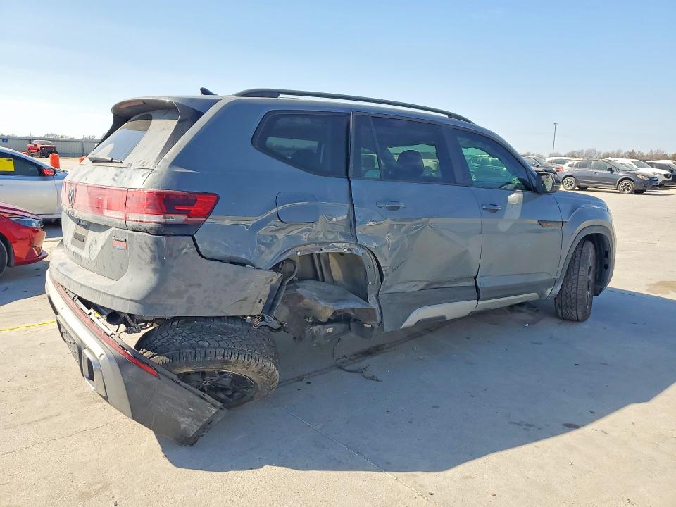 Продажа на аукционе авто 2024 Volkswagen Atlas, vin: 1V2CR2CA0RC599527, номер лота: 77211045