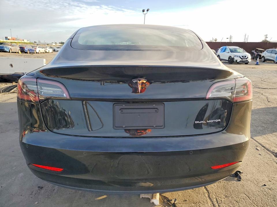76197015 :رقم المزاد ، 5YJ3E1EB1NF130988 vin ، 2022 Tesla Model 3 مزاد بيع