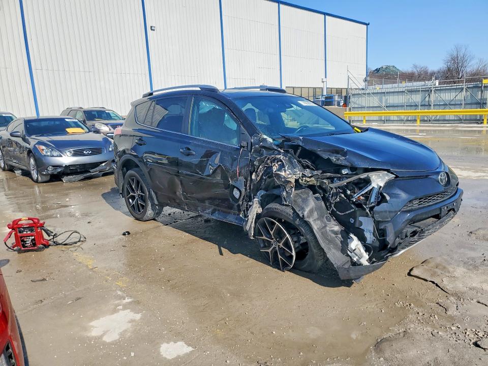 Продажа на аукционе авто 2018 Toyota Rav4, vin: 2T3JFREV0JW806526, номер лота: 76639975