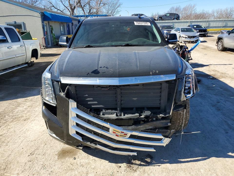 76637295 :رقم المزاد ، 1GYS4BKJ0HR135995 vin ، 2017 Cadillac Escalade مزاد بيع
