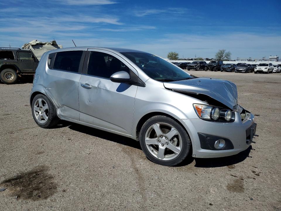 79055715 :رقم المزاد ، 1G1JE6SB8F4188834 vin ، 2015 Chevrolet Sonic مزاد بيع