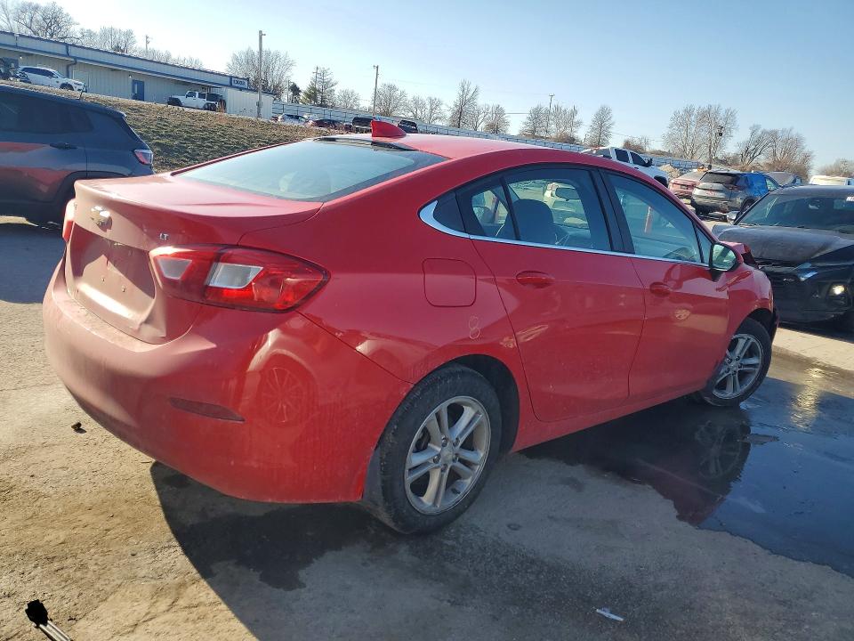 76052655 :رقم المزاد ، 1G1BE5SM0J7247348 vin ، 2018 Chevrolet Cruze مزاد بيع
