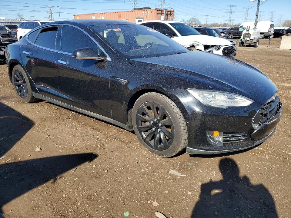 77720815 :رقم المزاد ، 5YJSA1E2XFF102597 vin ، 2015 Tesla Model S مزاد بيع