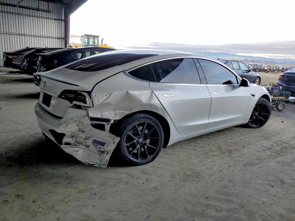 76620035 :رقم المزاد ، 5YJ3E1EA4KF337507 vin ، 2019 Tesla Model 3 مزاد بيع