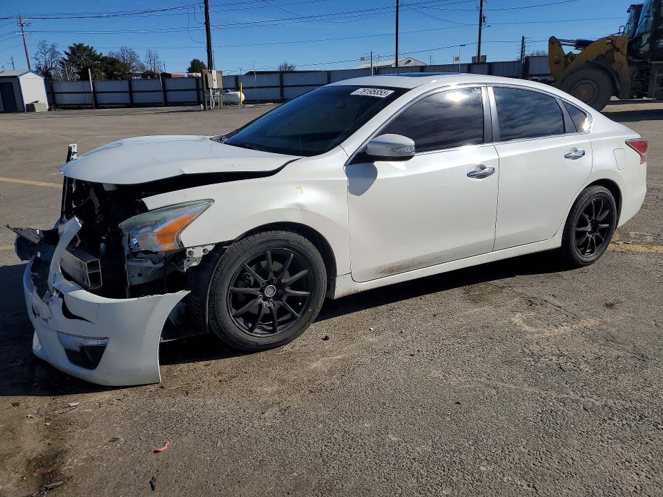 2014 Nissan Altima მანქანა იყიდება აუქციონზე, vin: 1N4AL3AP6EN247015, აუქციონის ნომერი: 79195855