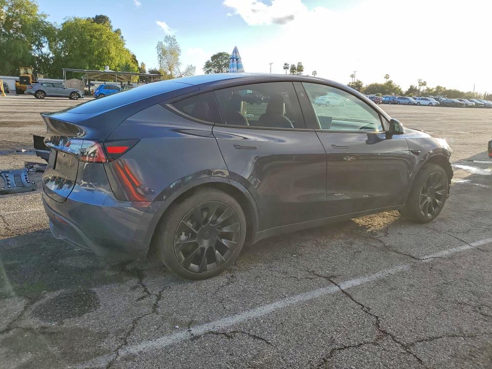 Продажа на аукционе авто 2024 Tesla Model Y, vin: 7SAYGDED9RF103839, номер лота: 77781085