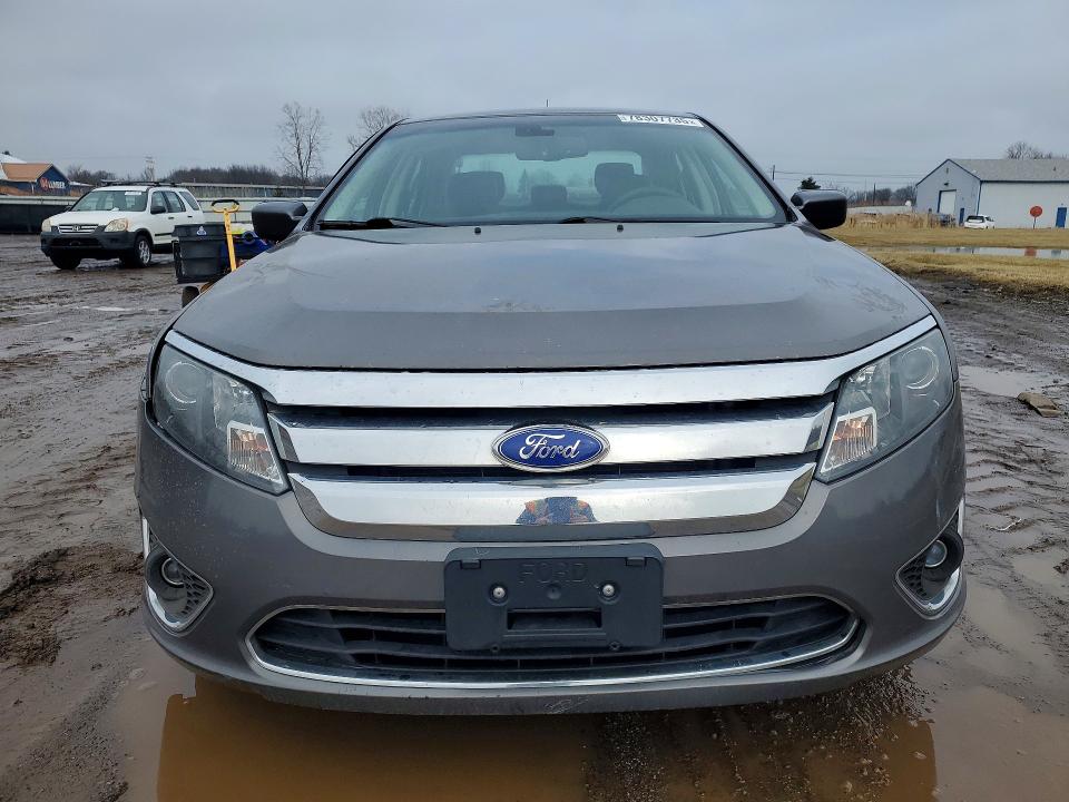 61592056 :رقم المزاد ، 3FAHP0JA4BR285350 vin ، 2011 Ford Fusion مزاد بيع