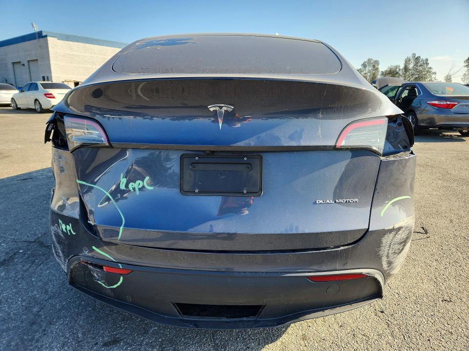 Продажа на аукционе авто 2023 Tesla Model Y, vin: 7SAYGDEEXPA137873, номер лота: 75676715
