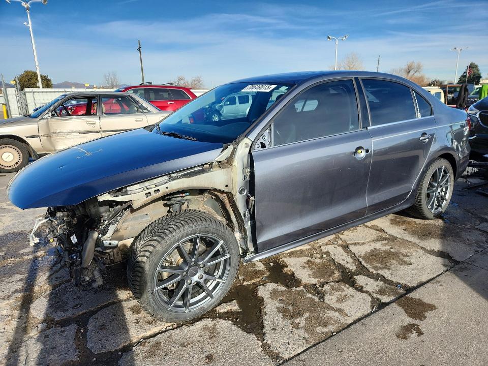 2017 Volkswagen Jetta მანქანა იყიდება აუქციონზე, vin: 3VWL17AJ4HM399303, აუქციონის ნომერი: 76649015
