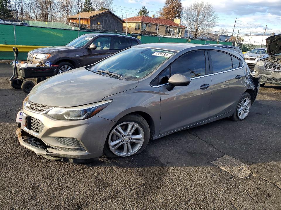 77213385 :رقم المزاد ، 3G1BE6SM2JS604696 vin ، 2018 Chevrolet Cruze مزاد بيع