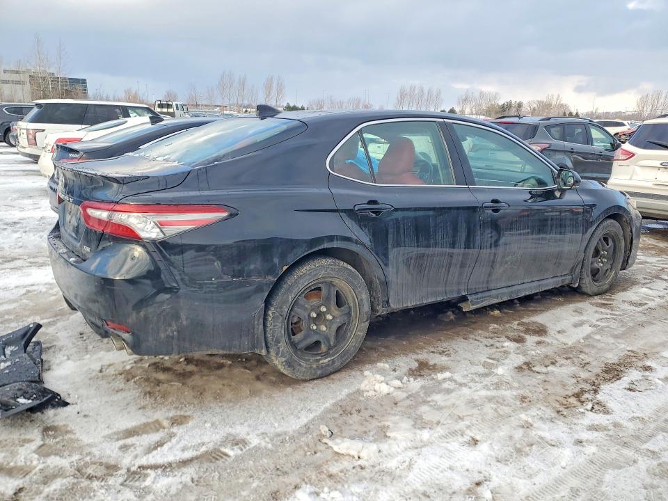78484075 :رقم المزاد ، 4T1B61HK2JU117829 vin ، 2018 Toyota Camry مزاد بيع