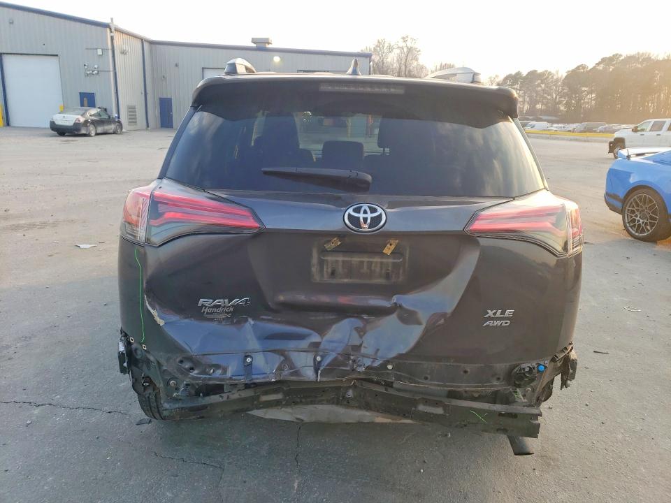 2018 Toyota Rav4 მანქანა იყიდება აუქციონზე, vin: 2T3RFREV4JW842741, აუქციონის ნომერი: 76913465