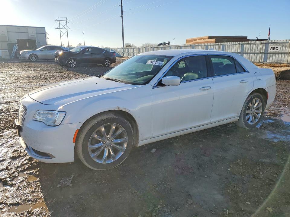 2016 Chrysler 300 მანქანა იყიდება აუქციონზე, vin: 2C3CCARGXGH198574, აუქციონის ნომერი: 76037295