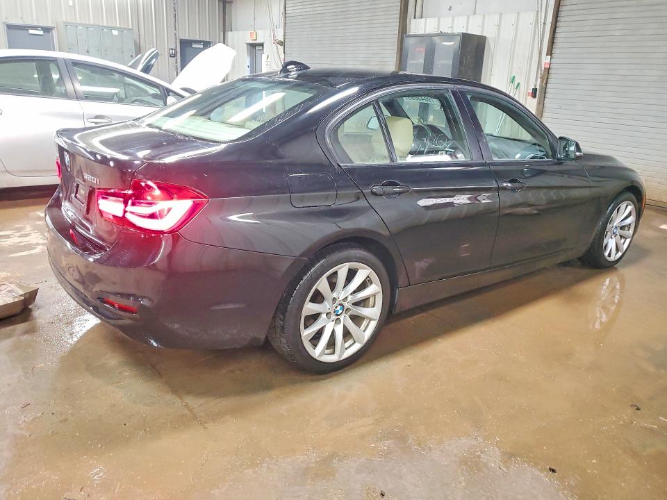 79043095 :رقم المزاد ، WBA8A3C50GK688781 vin ، 2016 Bmw 320 مزاد بيع