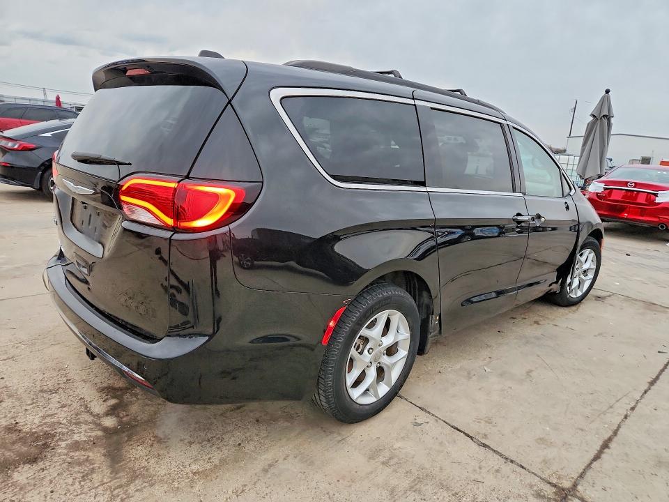 76556715 :رقم المزاد ، 2C4RC1BG6HR668580 vin ، 2017 Chrysler Pacifica مزاد بيع