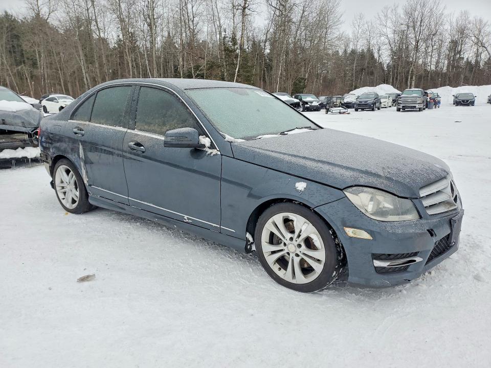 2013 Mercedes-benz C 300 4mat მანქანა იყიდება აუქციონზე, vin: WDDGF8AB7DA829116, აუქციონის ნომერი: 75975995
