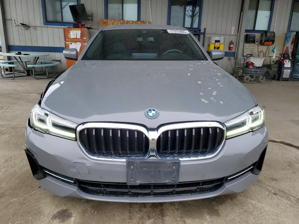 77373465 :رقم المزاد ، WBA13AG01NCJ96735 vin ، 2022 Bmw 530e مزاد بيع