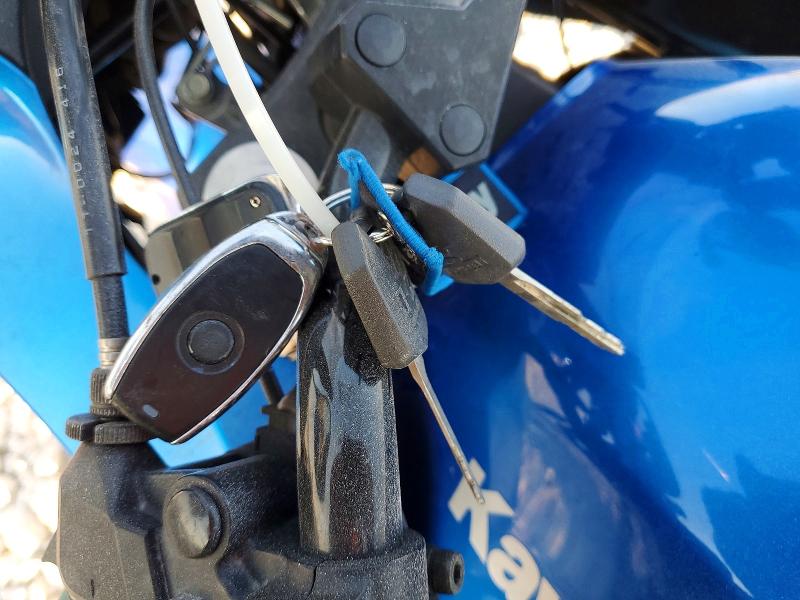 78931615 :رقم المزاد ، JKAZRDK175A000244 vin ، 2005 Kawasaki Zr750 مزاد بيع