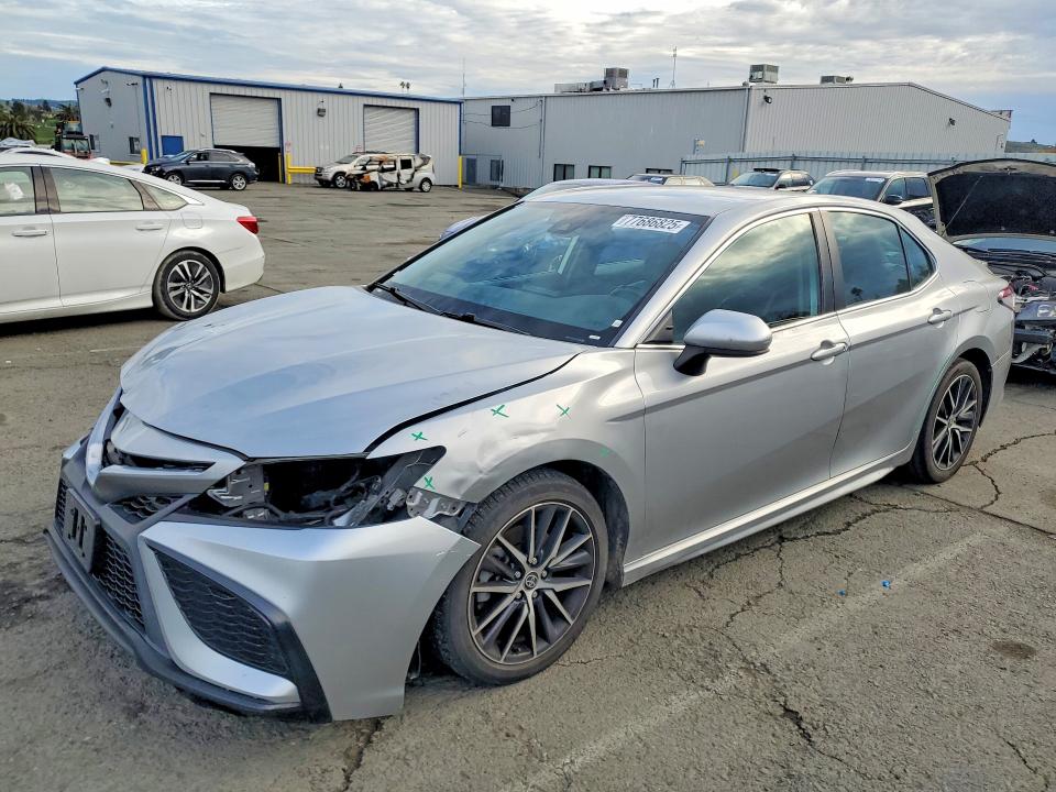 Продажа на аукционе авто 2021 Toyota Camry, vin: 4T1G11AK6MU530484, номер лота: 77686825